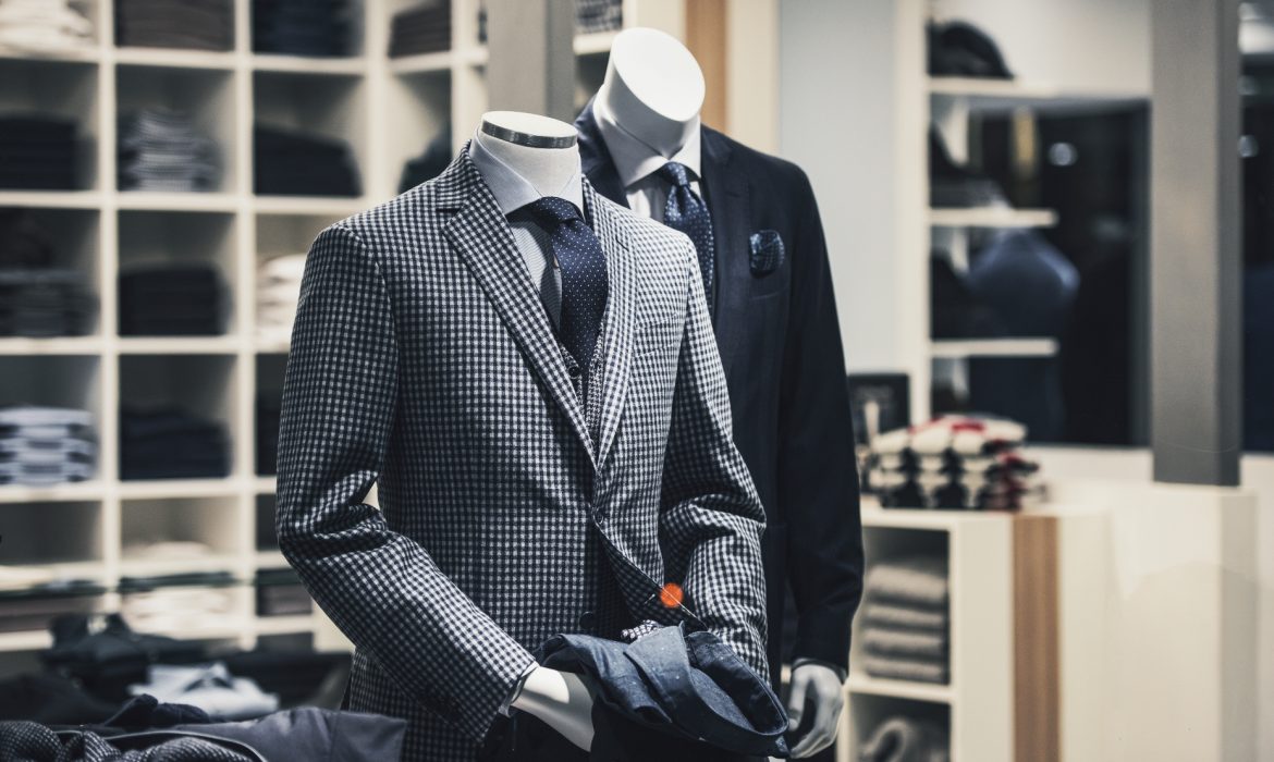 wear a necktie or a bow tie
