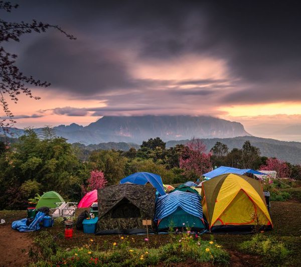 Camping în România Cele mai frumoase locuri pentru corturi și rulote