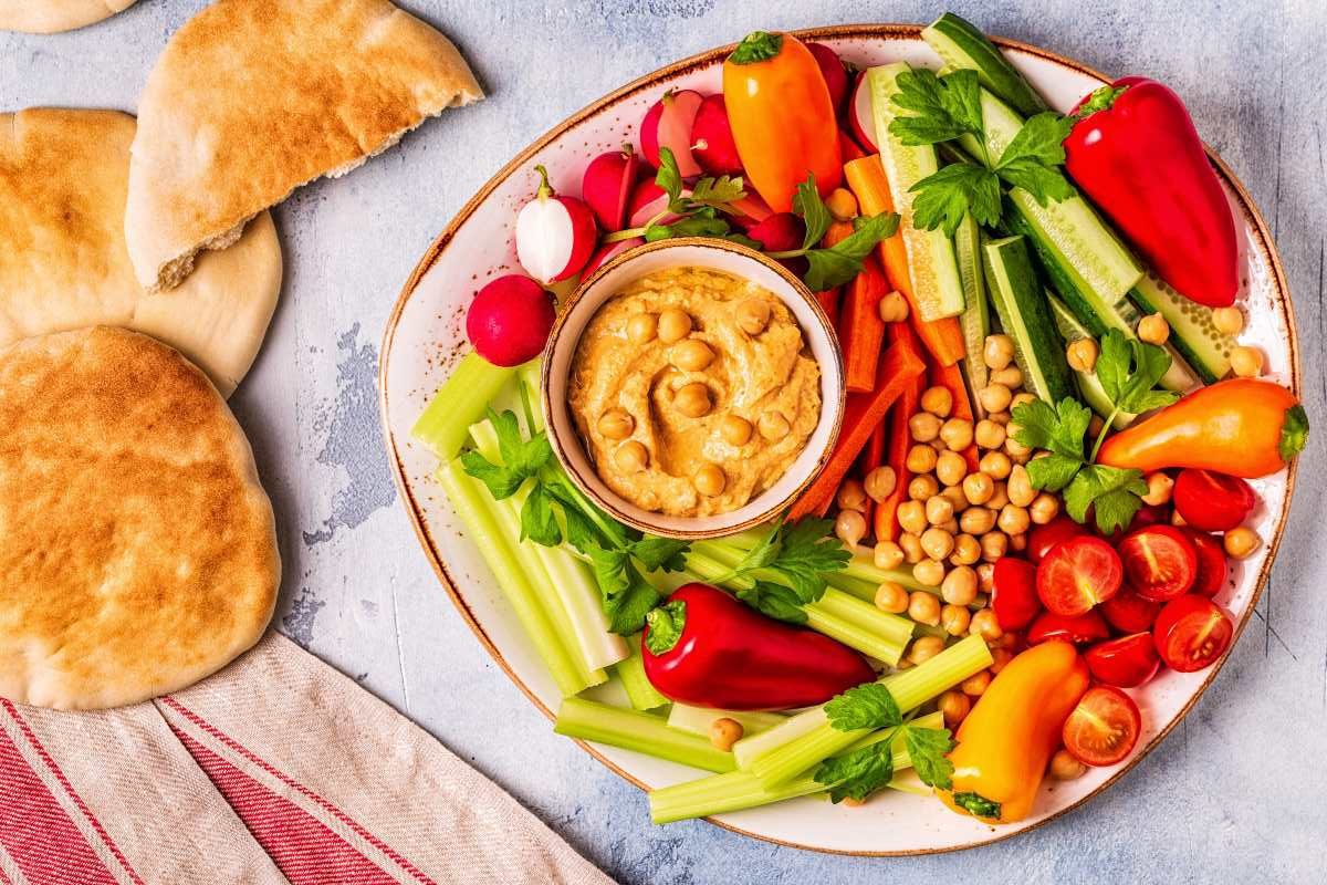 what to eat hummus with food ideas