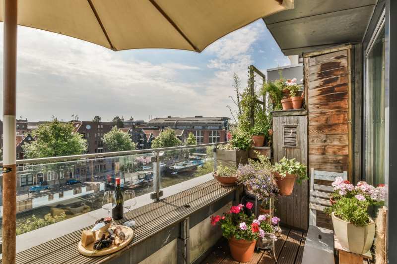 idee amenajare balcon ingust cu depozitare